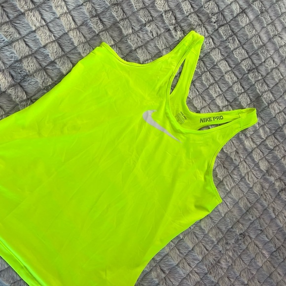 NIKE Tank - Picture 1 of 3